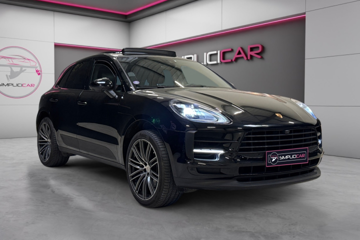 PORSCHE MACAN